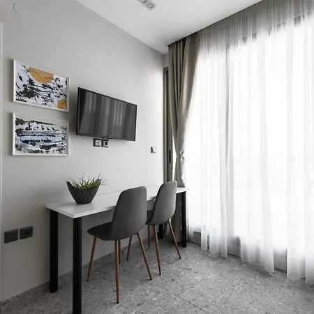 The Skysphere, Nilie Hospitality Mgmt דירה *